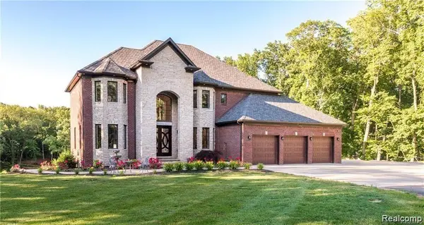 3130 Duana DR, Milford, MI 48380