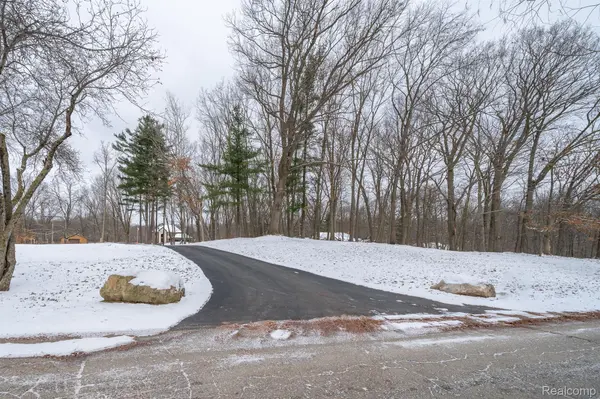 Milford, MI 48380,3130 Duana DR