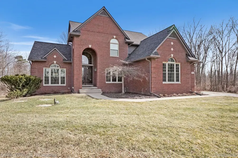 25586 JOHNS RD, South Lyon, MI 48178