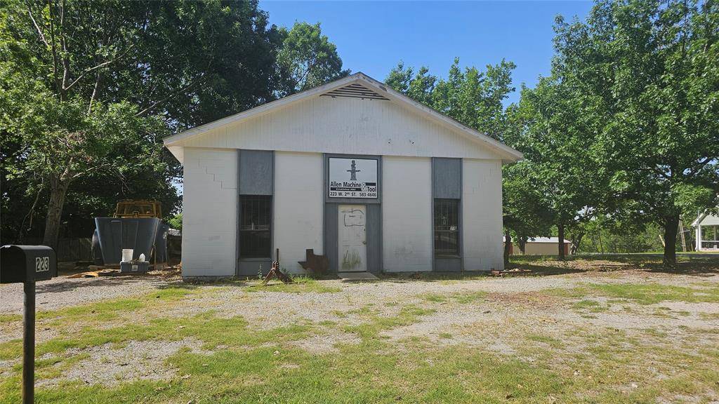223 W 2nd Street, Bonham, TX 75418