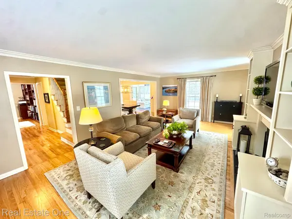 Bloomfield Hills, MI 48304,2727 WARWICK DR