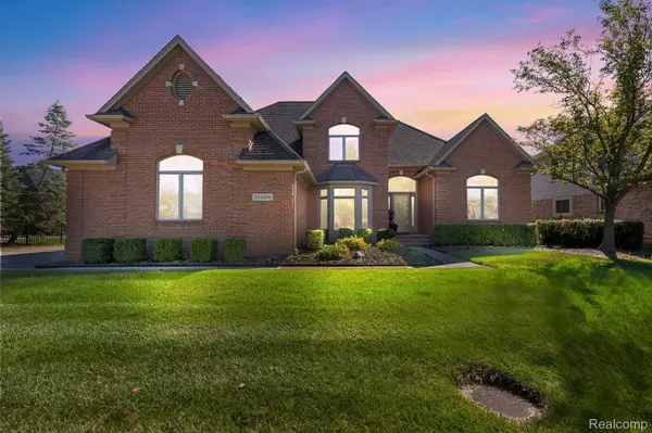 Macomb, MI 48042,51304 SHADYWOOD DR