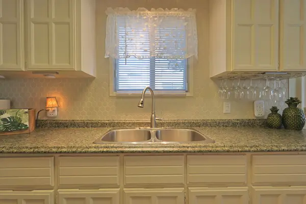 208 Biltmore DR, South Huron, ON N0M 1T0