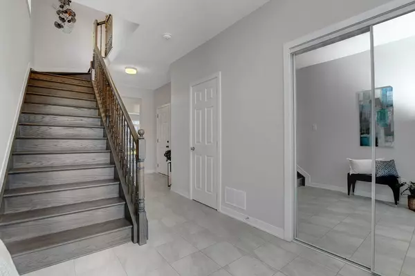 Barrhaven, ON K2J 7E5,610 Fenwick WAY