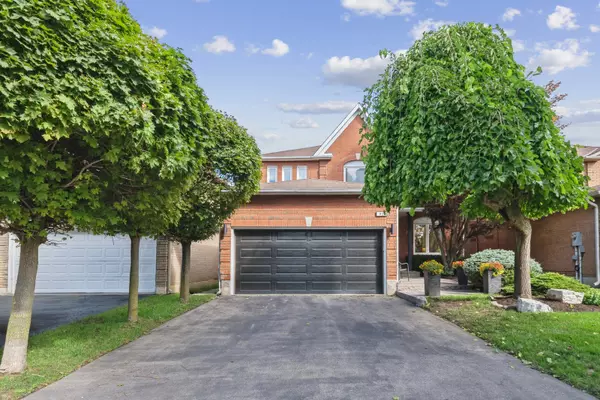 92 Mulholland DR,  Vaughan,  ON L4J 7T8