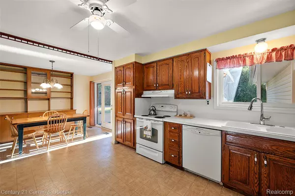 Farmington Hills, MI 48331,28248 Bayberry RD