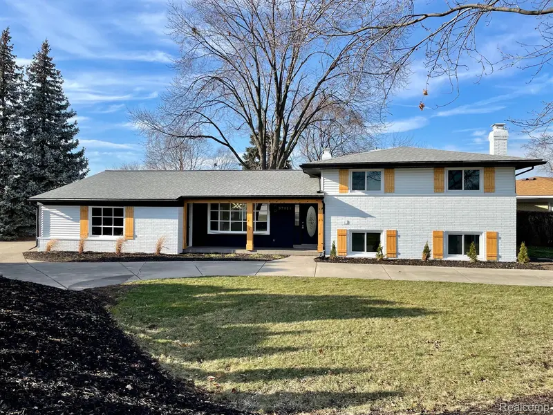 37011 MAAS DR, Sterling Heights, MI 48312