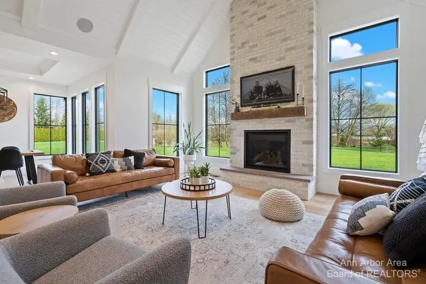 Saline, MI 48176,9187 Charter Oak LN