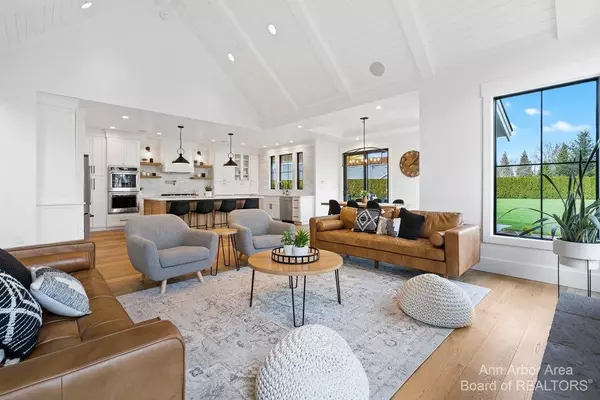 Saline, MI 48176,9187 Charter Oak LN