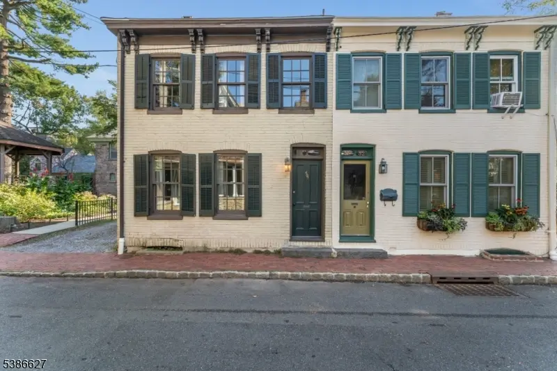 Lambertville City, NJ 08530,54 George St