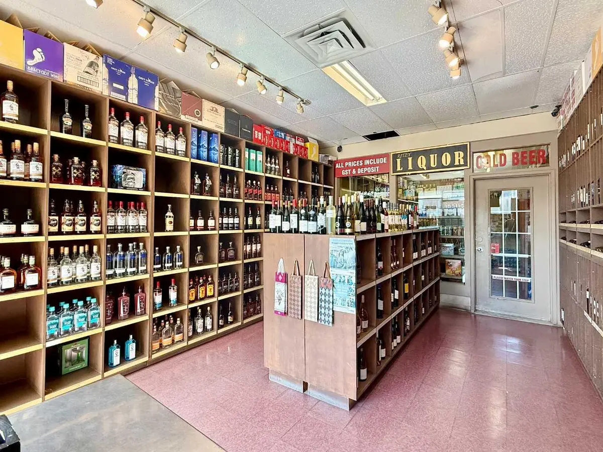 Okotoks, AB T1S 1J7,50 Elizabeth ST #3