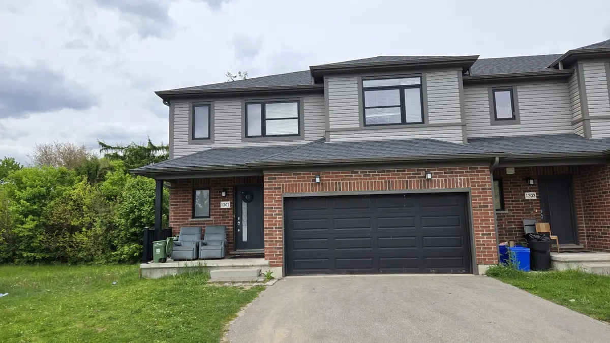London East, ON N5V 0B8,1301 Michael CIR