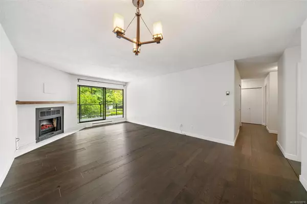 Victoria, BC V8V 2H7,420 Parry St #208