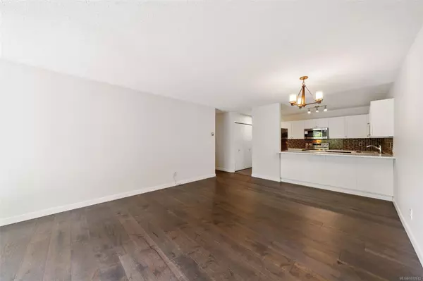 Victoria, BC V8V 2H7,420 Parry St #208