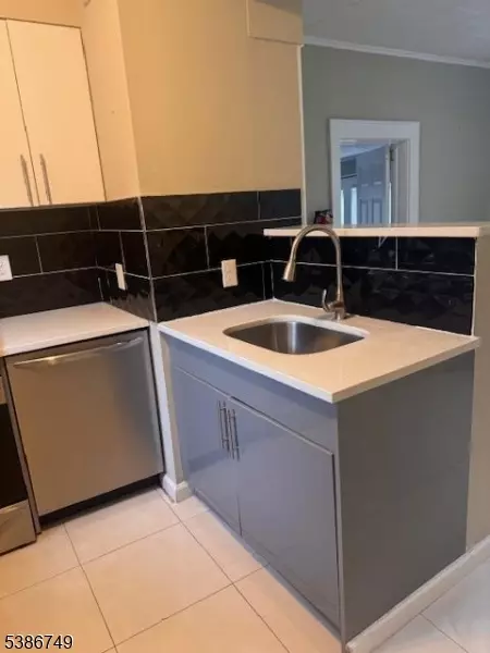 Ridgefield Park Village, NJ 07660,73 College Pl #2