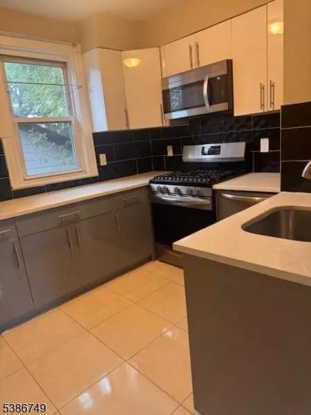 Ridgefield Park Village, NJ 07660,73 College Pl #2