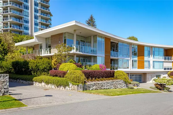 Saanich, BC V8Y 3K1,758 Sayward Hill Terr #203