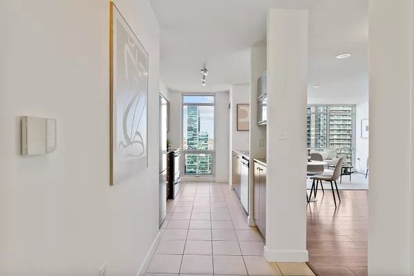 Toronto C01, ON M5V 3Y3,11 Brunel CT #4806