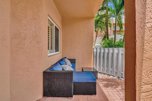 Tamarac, FL 33321,7715 Yardley Dr #104