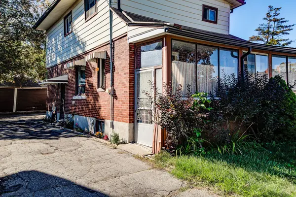 Cambridge, ON N3H 3Z8,318 Middle ST