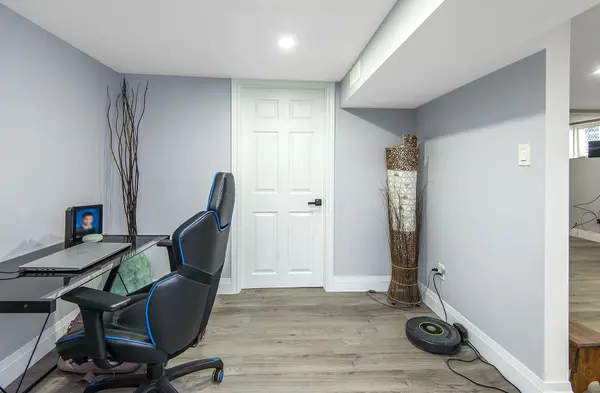 Welland, ON L3C 5M5,574 Broadway ST