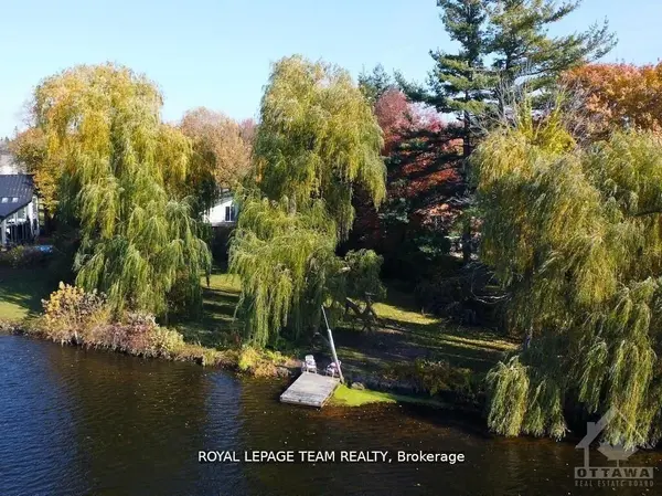 Manotick - Kars - Rideau Twp And Area, ON K4M 1B4,2322 Summerside DR