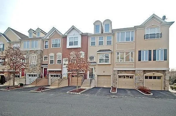 7 Carrington Pl, Clifton City, NJ 07013
