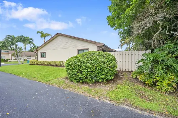 Boynton Beach, FL 33426,8 Camden Ln