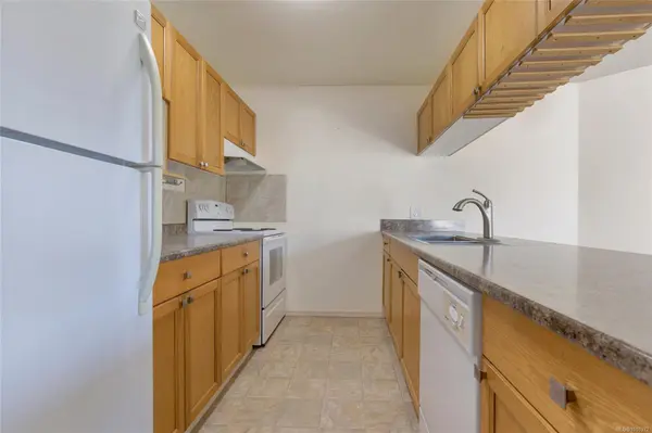 Nanaimo, BC V9S 5S6,1900 Bowen Rd #204