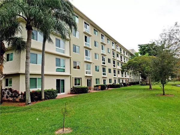 2108 S Cypress Bend Dr #207, Pompano Beach, FL 33069