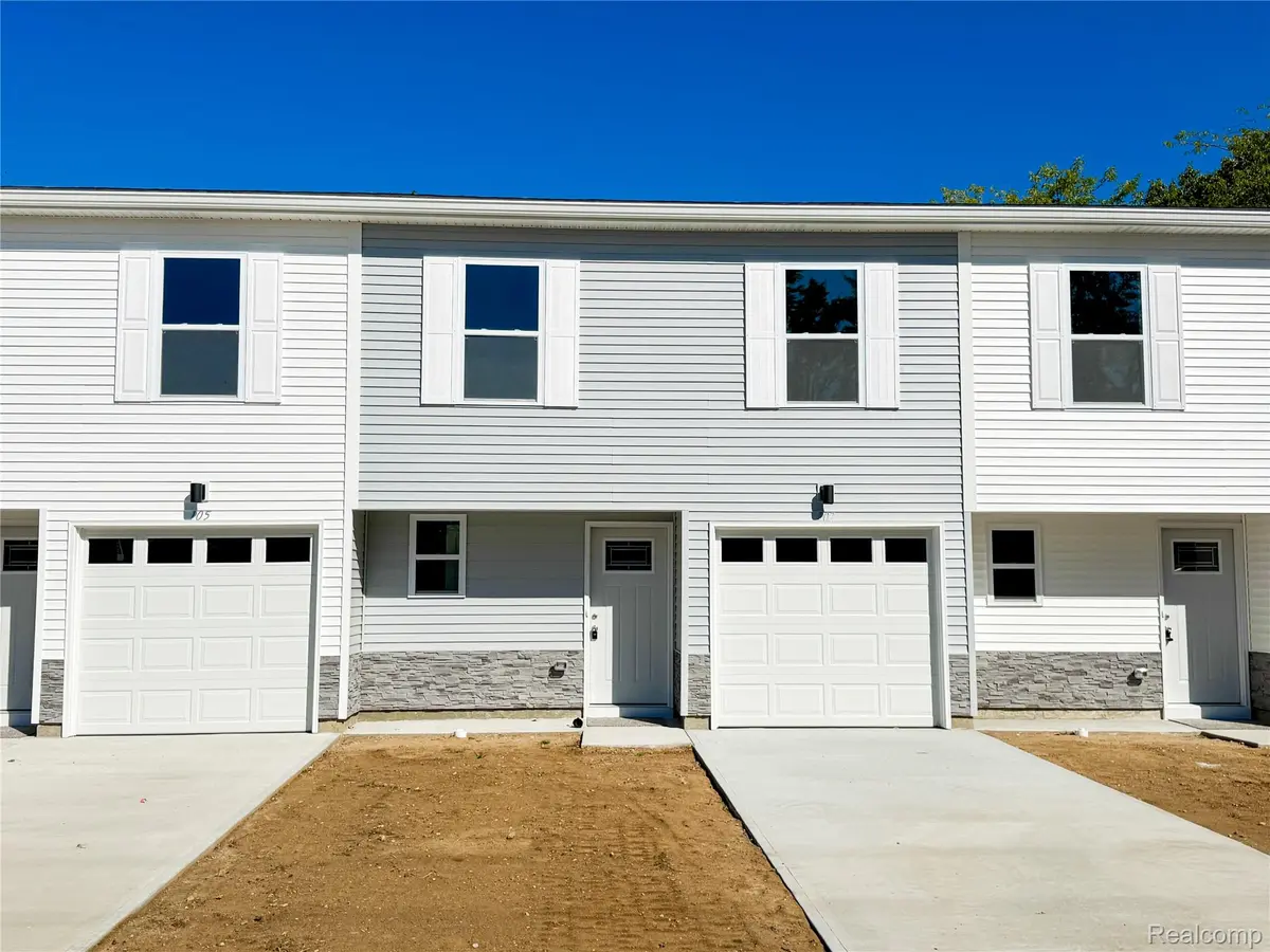 Holly, MI 48442,107 Oakwood ST