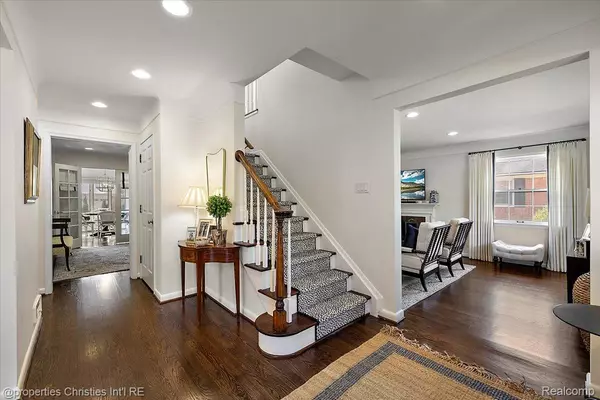 Bloomfield, MI 48301,2579 Amberly RD