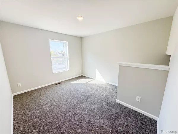 Holly, MI 48442,107 Oakwood ST