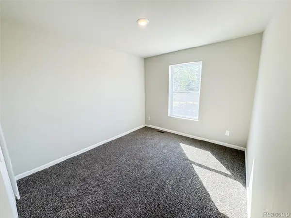 Holly, MI 48442,107 Oakwood ST