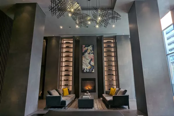 Toronto C08, ON M4Y 1S9,55 Charles ST E #1706