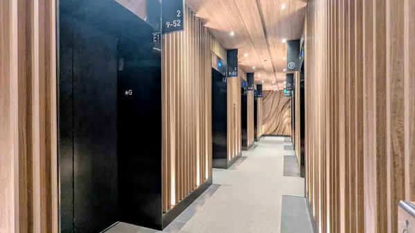 Toronto C08, ON M4Y 1S9,55 Charles ST E #1706