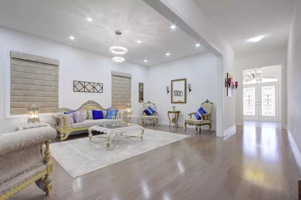 Oakville, ON L6H 0Z1,48 Viva Gardens N/A