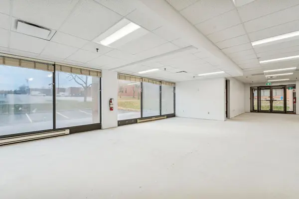 6010-6020 Ambler DR, Mississauga, ON L4W 2P1