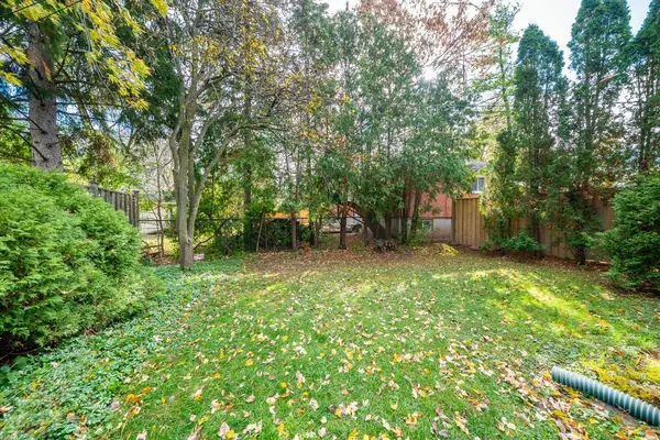 Oakville, ON L6H 1Z1,1275 Pallatine DR