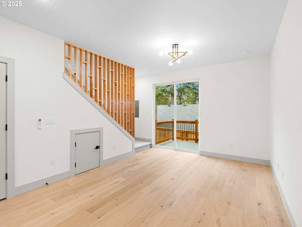 5213 SW Vacuna ST, Portland, OR 97219
