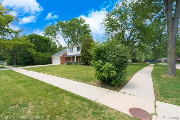 Southfield, MI 48076,19040 GREEN SPRUCE LN