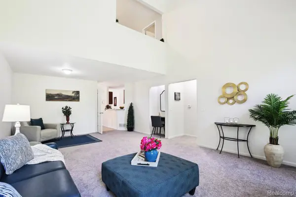 Southfield, MI 48034,28986 CHRISTOPHER LN