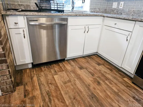 Oak Park, MI 48237,24161 BEVERLY ST