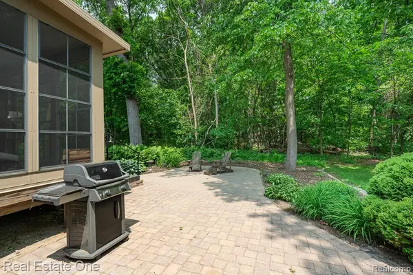 Rochester Hills, MI 48307,730 WOODFIELD WAY