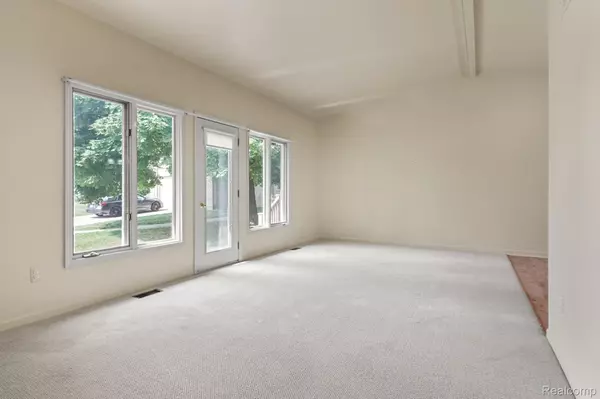 Shelby Twp, MI 48315,13716 Maple Grove AVE