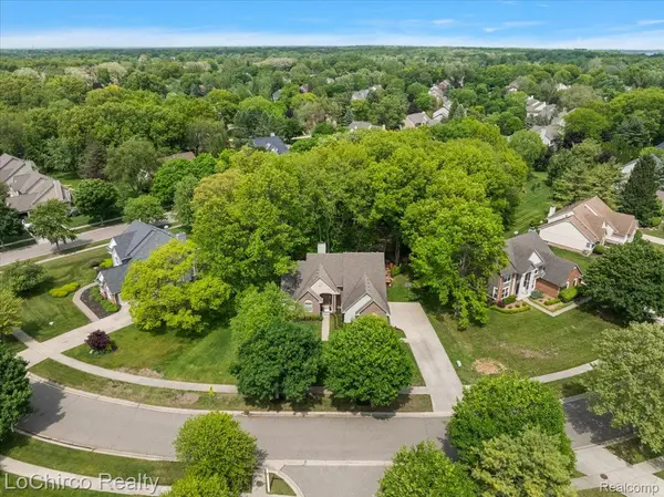 West Bloomfield, MI 48324,7394 Water Oaks DR