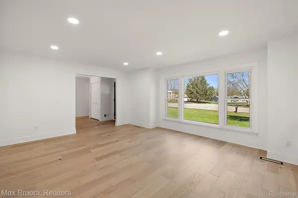 West Bloomfield, MI 48322,6212 BUXTON DR