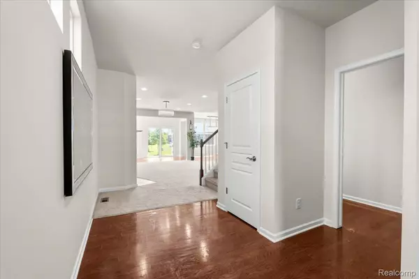 Novi, MI 48374,49552 Harrier PL