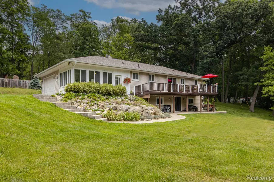 5074 Perryville RD, Holly, MI 48442