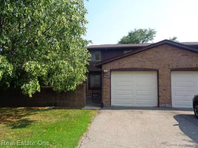 26537 Summerdale DR, Southfield, MI 48033